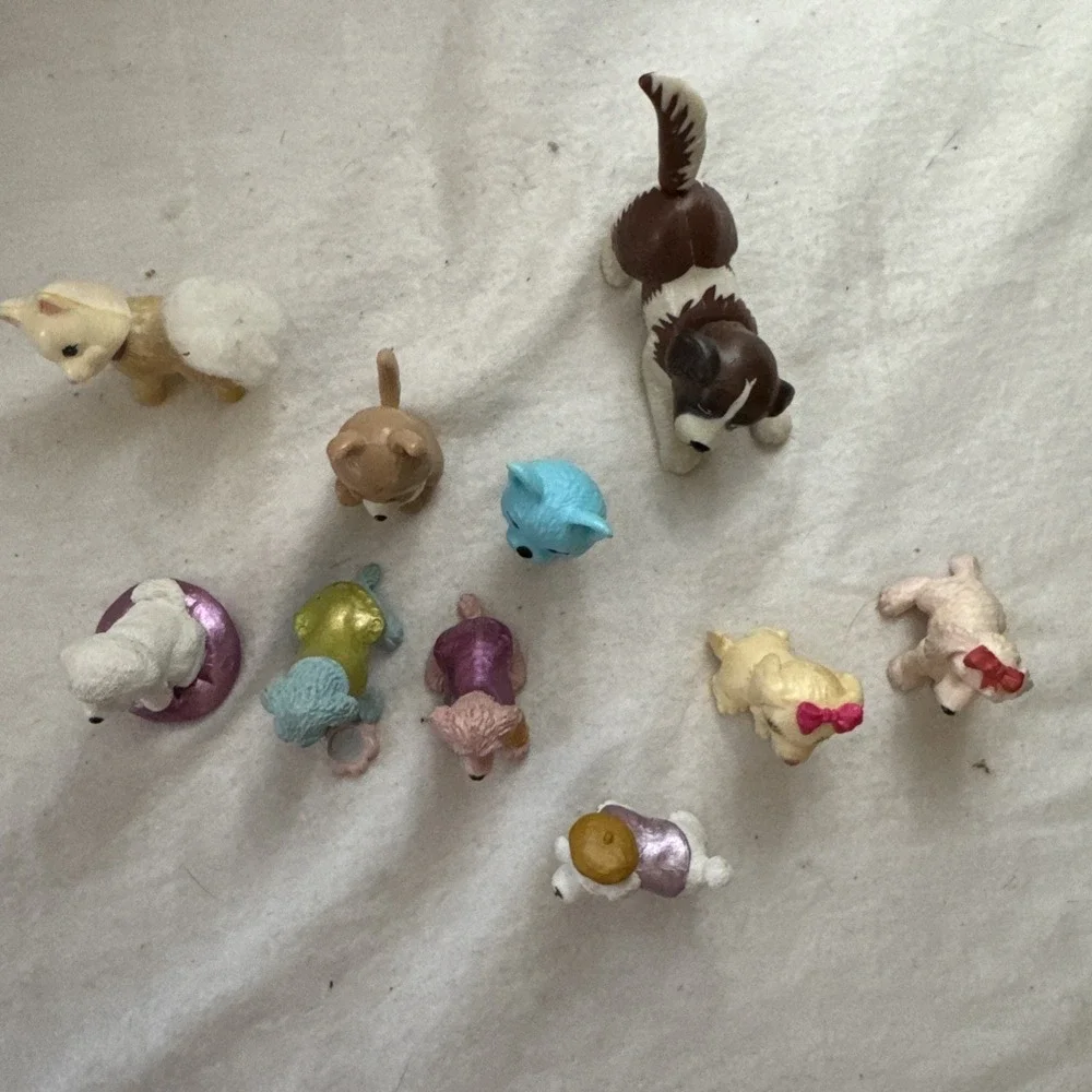 Mixed Lot of 10 Mini Barbie, Puppy In My Pocket Dogs & Cats PVC Plastic Toys